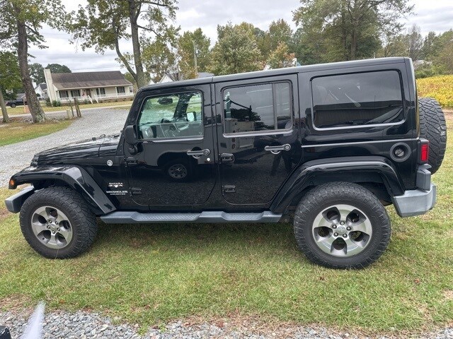 2017 Jeep Wrangler Unlimited Sahara photo 2