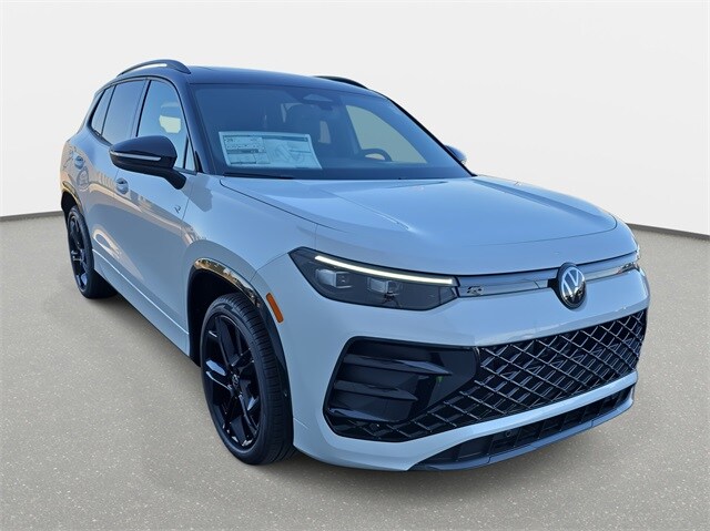 2026 Volkswagen Tiguan SE R-Line Black photo 3