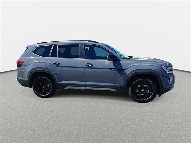 2025 Volkswagen Atlas Peak Edition photo 4