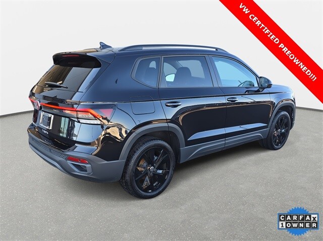 2025 Volkswagen Taos SE photo 2
