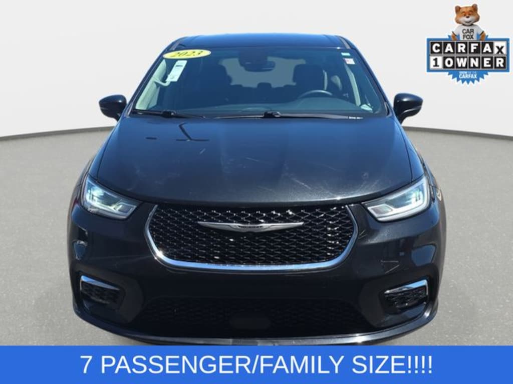 Used 2023 Chrysler Pacifica Touring L Minivan/Van