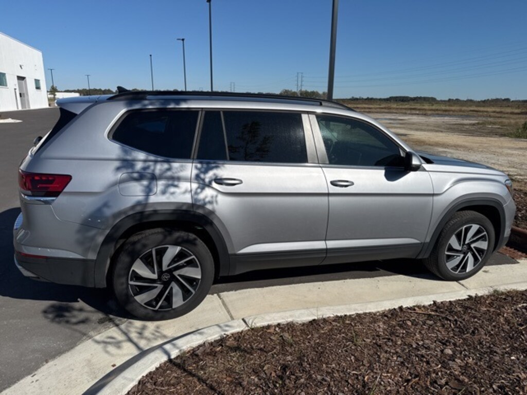 Used 2024 Volkswagen Atlas 2.0T SE w/Technology SUV
