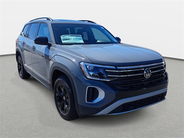 2025 Volkswagen Atlas Peak Edition photo 3