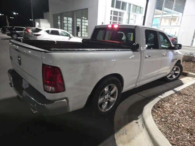 2017 Ram 1500 SLT photo 4