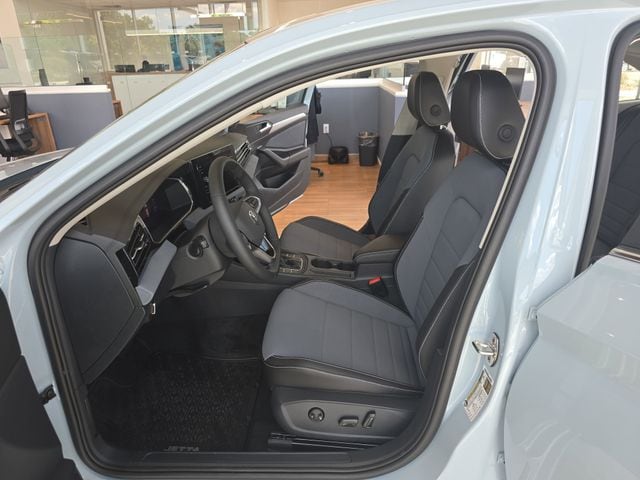 2026 Volkswagen Jetta SE - Photo 12