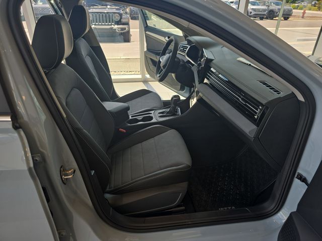 2026 Volkswagen Jetta SE - Photo 18