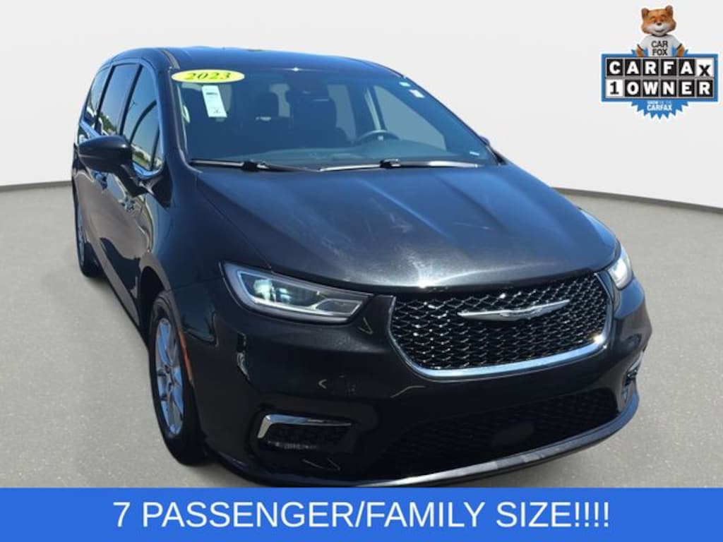 Used 2023 Chrysler Pacifica Touring L Minivan/Van