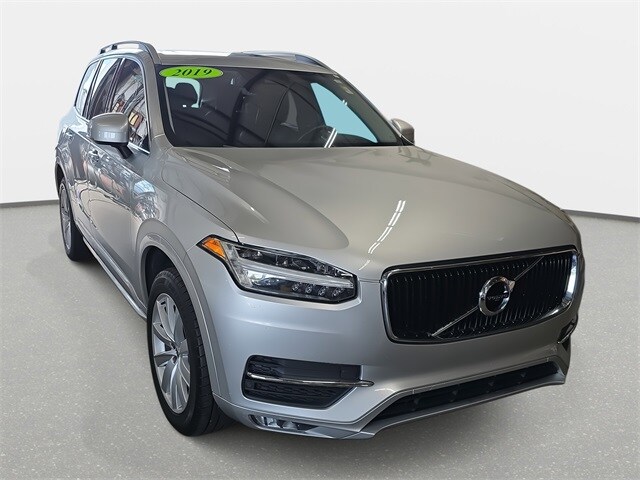 2019 Volvo XC90 T6 Momentum photo 2
