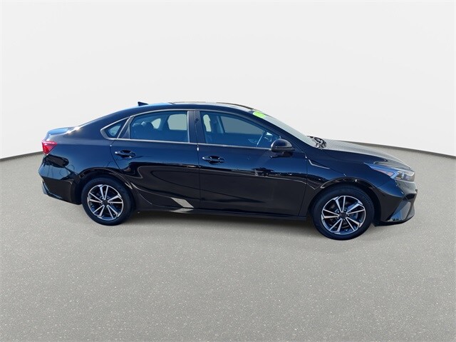 2022 Kia Forte LXS photo 4