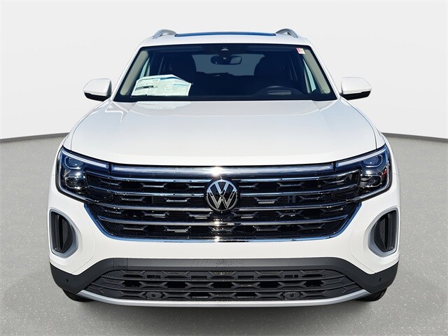 2025 Volkswagen Atlas SEL photo 2