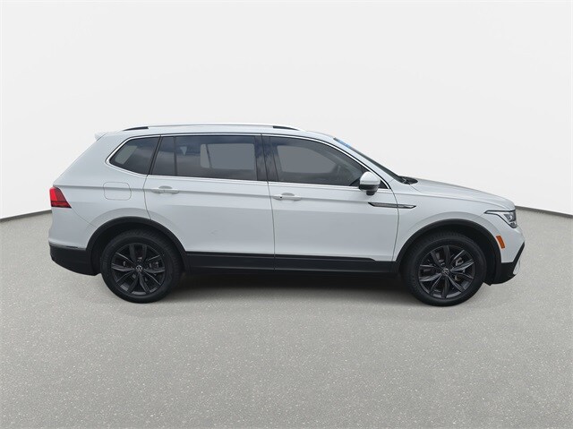 2022 Volkswagen Tiguan SE photo 3