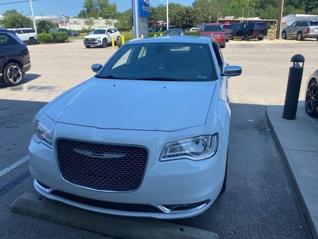 Used 2017 Chrysler 300 C Platinum Sedan