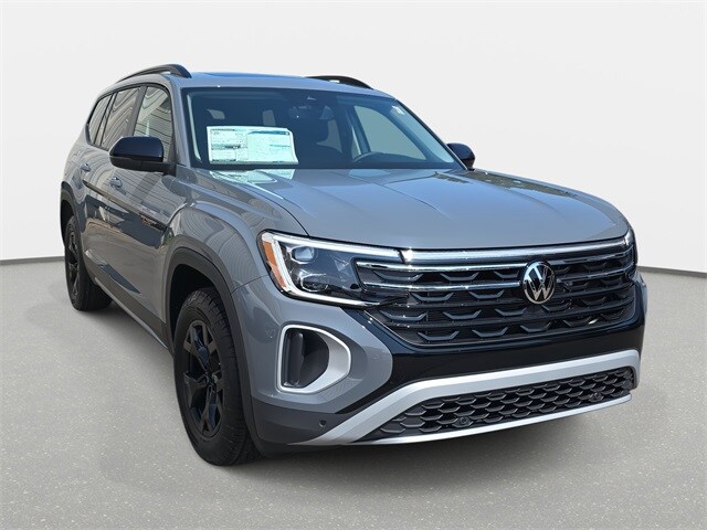 2025 Volkswagen Atlas Peak Edition SE photo 3