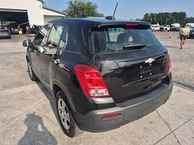 2016 Chevrolet Trax LS photo 2