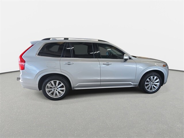 2019 Volvo XC90 T6 Momentum photo 3