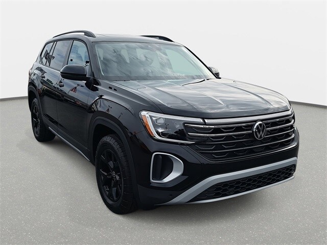 2025 Volkswagen Atlas Peak Edition SE photo 3