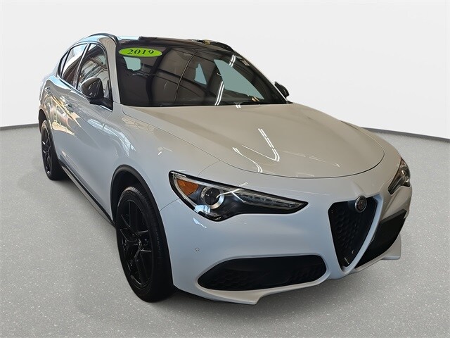 2019 Alfa Romeo Stelvio Ti Sport photo 3