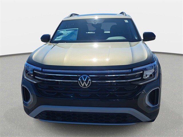 2025 Volkswagen Atlas Peak Edition photo 2