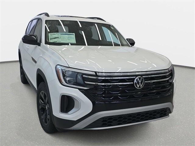 2026 Volkswagen Atlas Peak Edition SE photo 3