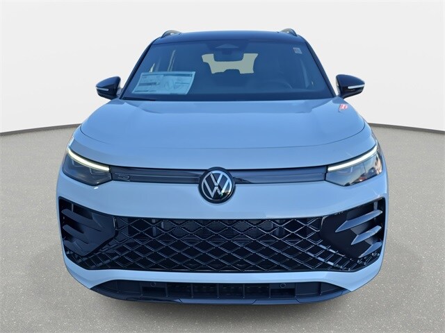 2026 Volkswagen Tiguan SE R-Line Black photo 2