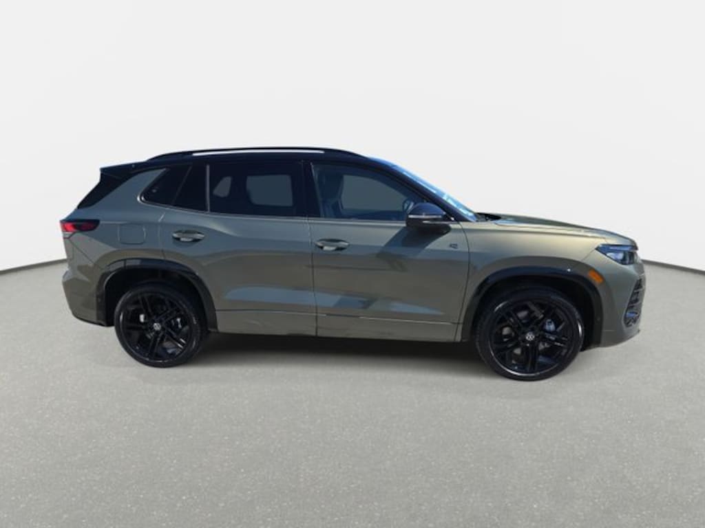 New 2026 Volkswagen Tiguan 2.0T SE R-Line Black SUV