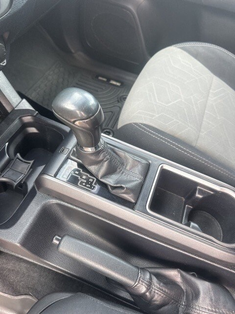 2020 Toyota Tacoma TRD Sport V6 photo 2