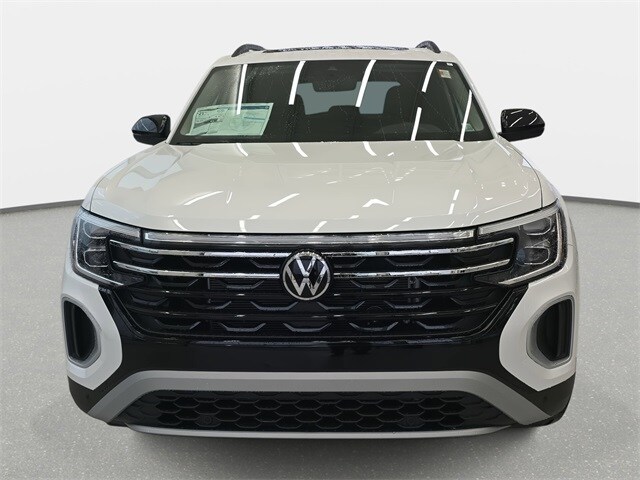 2026 Volkswagen Atlas Peak Edition SE photo 2