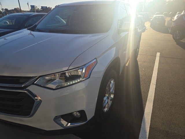 2018 Chevrolet Traverse Cloth 1LT photo 2