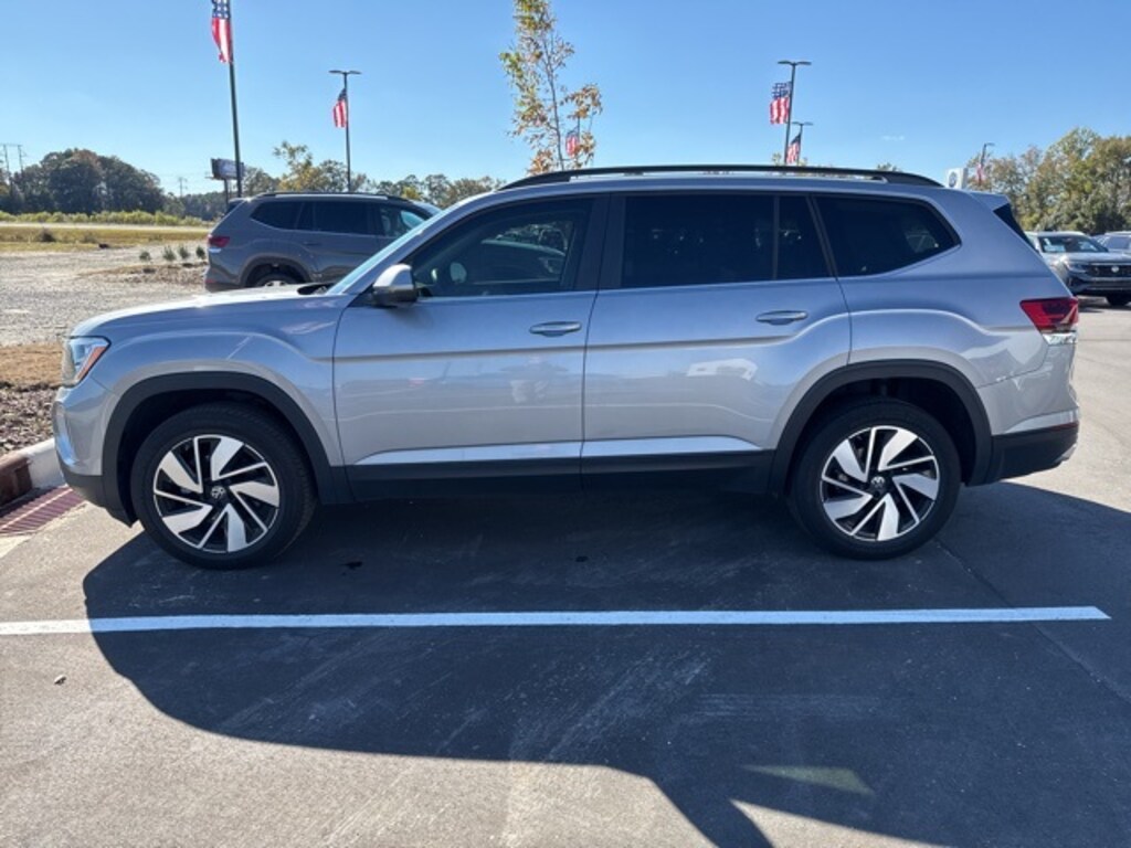 Used 2024 Volkswagen Atlas 2.0T SE w/Technology SUV