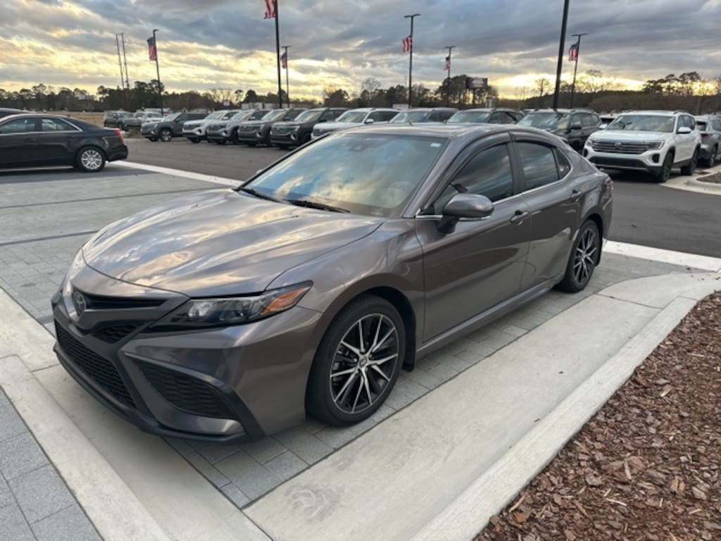 Used 2022 Toyota Camry SE Sedan