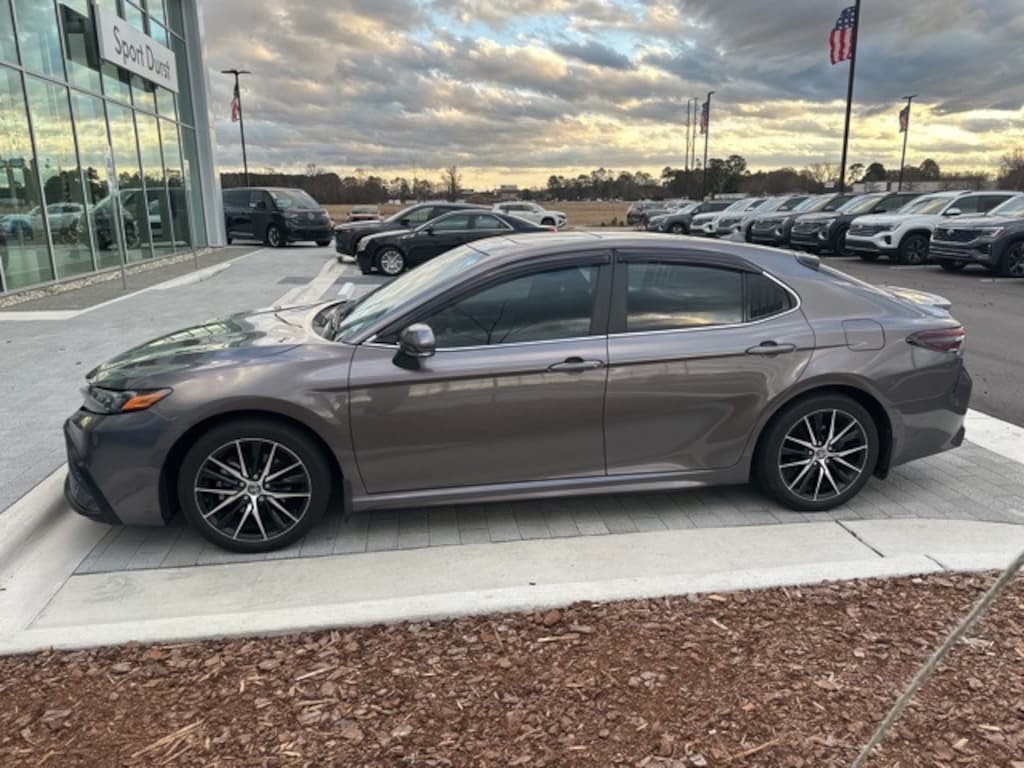 Used 2022 Toyota Camry SE Sedan