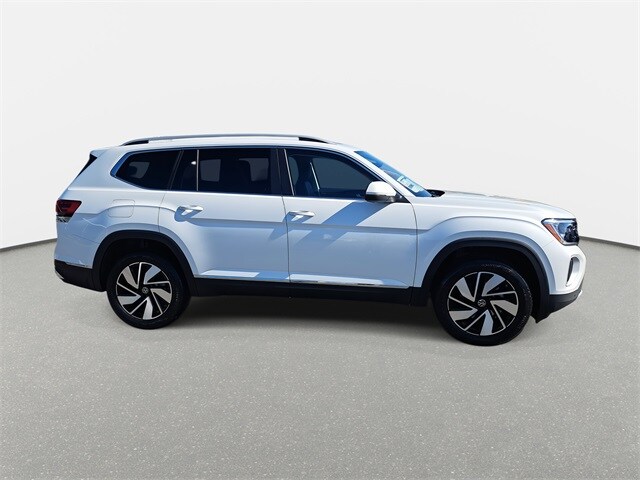 2025 Volkswagen Atlas SEL photo 4