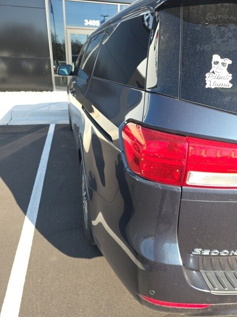 2017 Kia Sedona SX photo 2