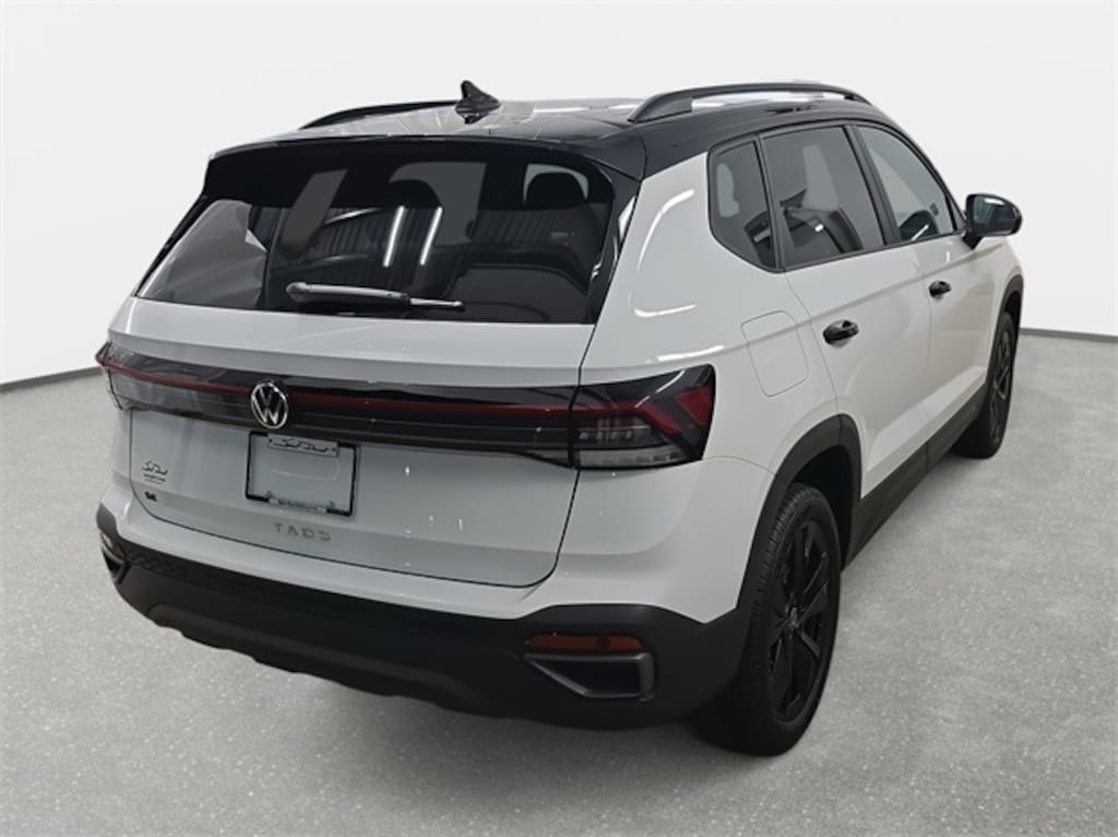 New 2026 Volkswagen Taos 1.5T SE Black SUV