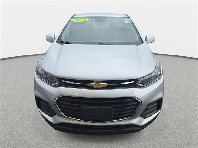 2019 Chevrolet Trax LS photo 2