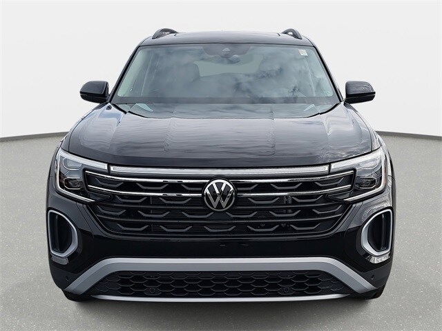 2025 Volkswagen Atlas Peak Edition SE photo 2