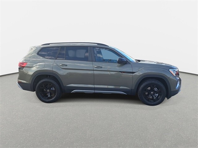 2025 Volkswagen Atlas Peak Edition photo 4