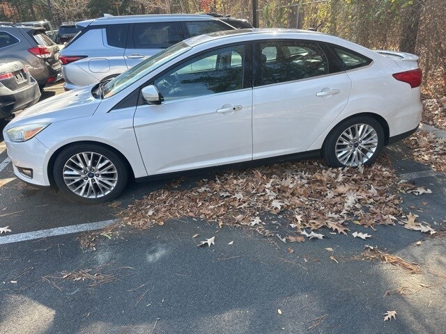 2015 Ford Focus Titanium Sedan photo 2