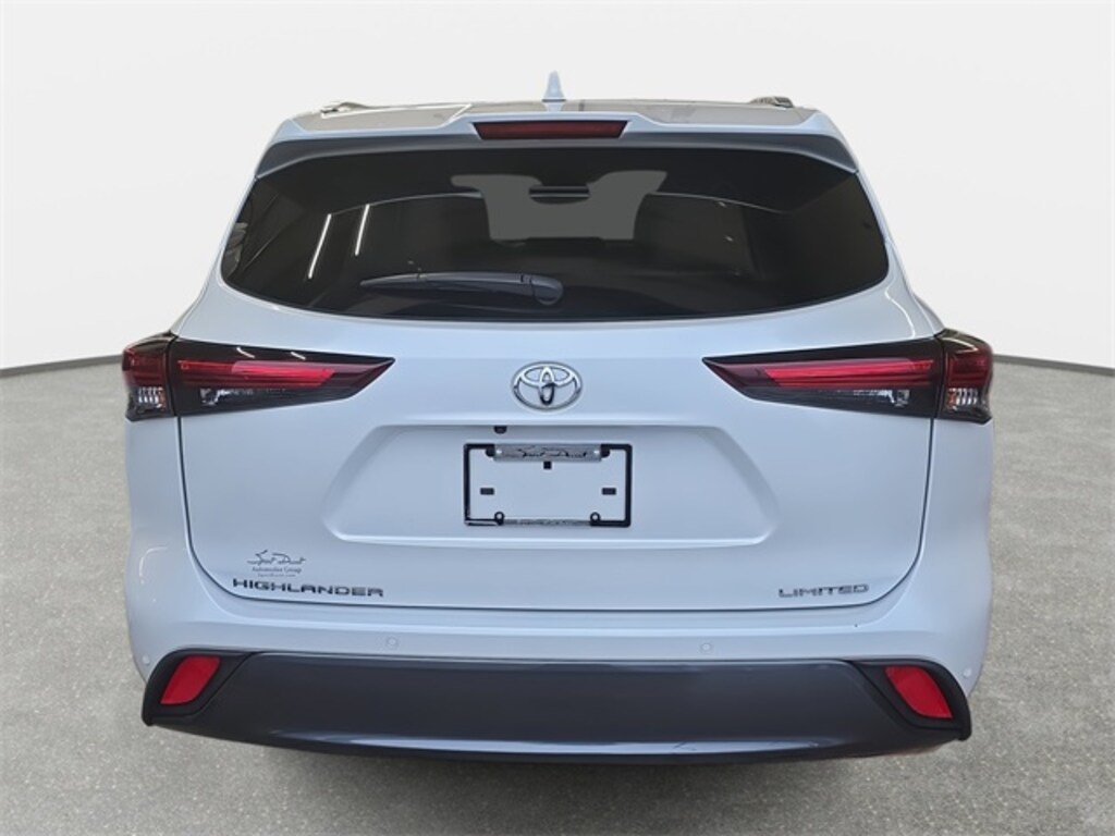 Used 2024 Toyota Highlander LE SUV