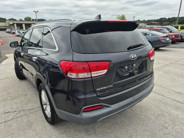 2017 Kia Sorento LX photo 2