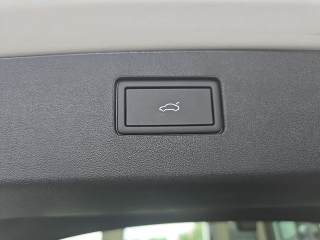 2026 Volkswagen Tiguan SE - Photo 13