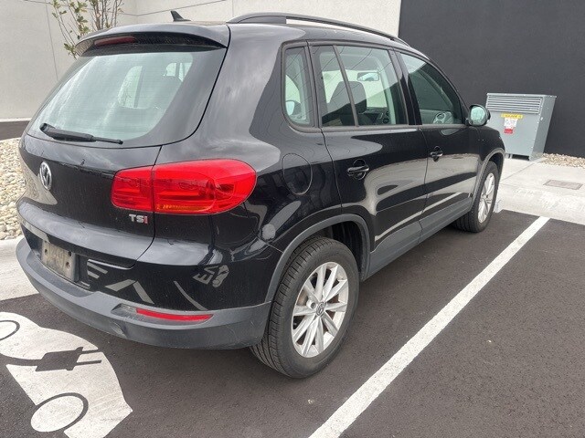 2017 Volkswagen Tiguan Limited photo 2