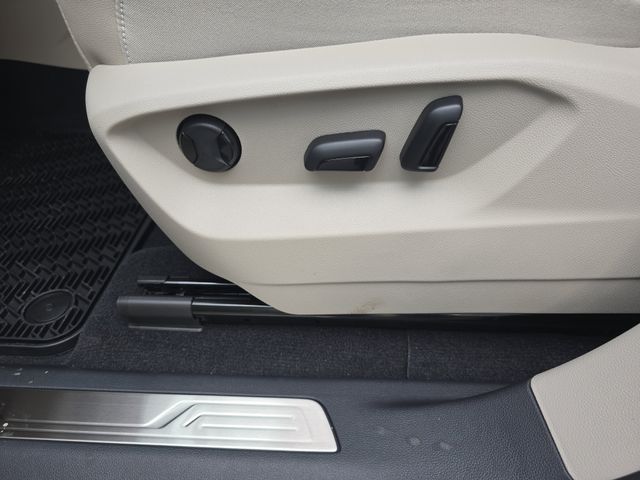2026 Volkswagen Atlas SE w/Tech - Photo 29