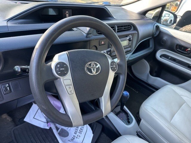 2012 Toyota Prius C photo 2