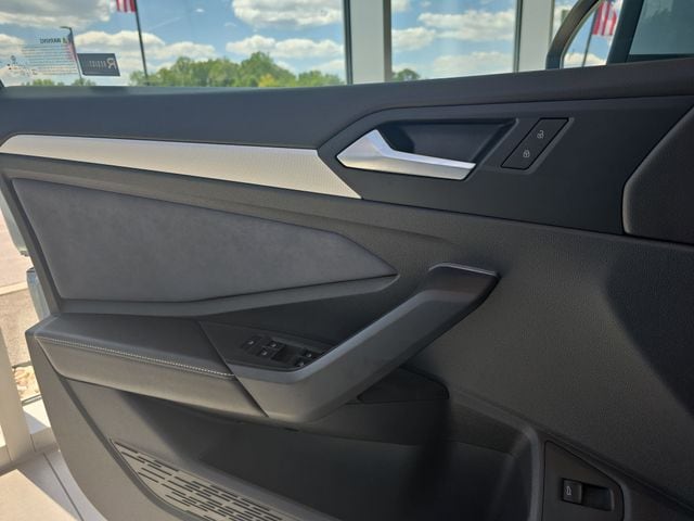 2026 Volkswagen Jetta SE - Photo 11
