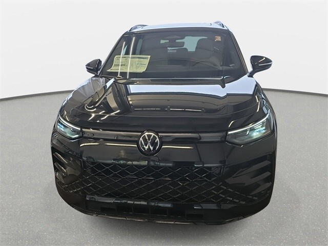 2026 Volkswagen Tiguan SE R-Line Black photo 2