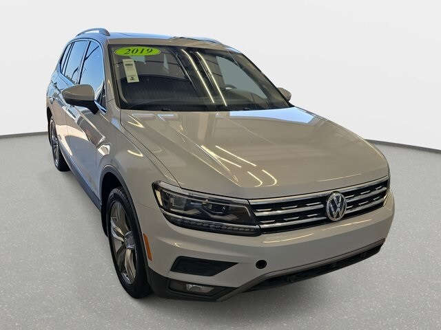 2019 Volkswagen Tiguan SEL Premium photo 3