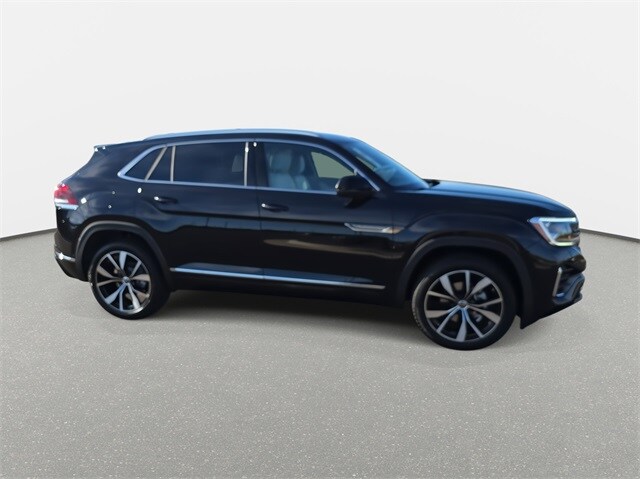 2026 Volkswagen Atlas Cross Sport SEL Premium R-Line photo 2