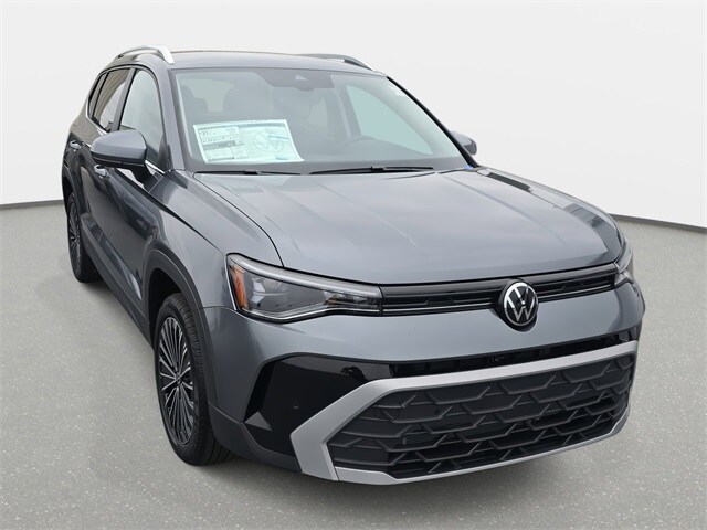2025 Volkswagen Taos SE photo 2