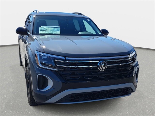 2025 Volkswagen Atlas Peak Edition photo 2
